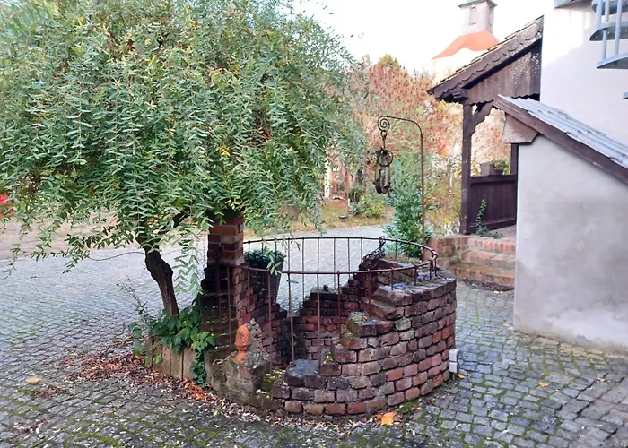 Ehemalige Bibliothek Apartment Fuer 2 Mit Kueche Kamin Netflix Parken Und Hofladen
