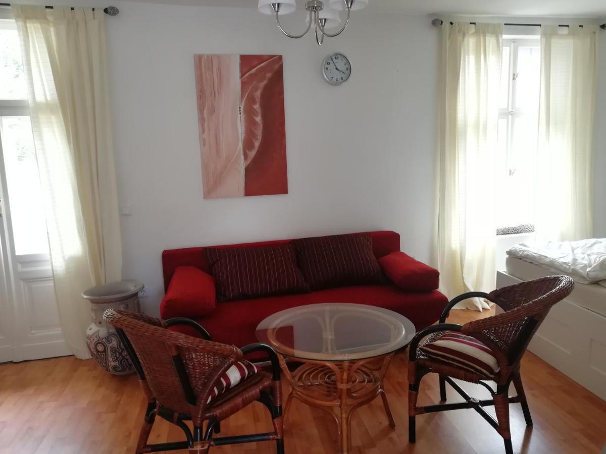 Apartment Ehemalige Bibliothek Fuer 2 Mit Kueche Kamin Netflix Parken Und Hofladen *