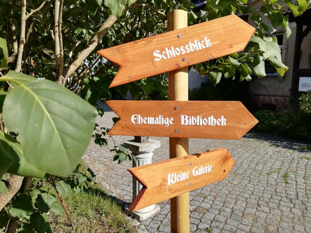 Ehemalige Bibliothek Fuer 2 Mit Kueche Kamin Netflix Parken Und Hofladen Steinhofel