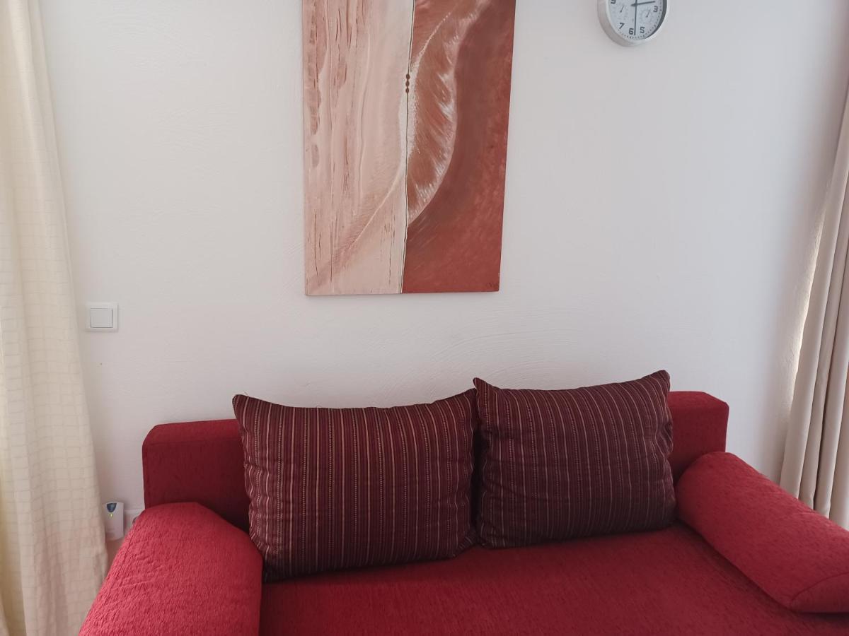 Apartment Ehemalige Bibliothek Fuer 2 Mit Kueche Kamin Netflix Parken Und Hofladen Steinhofel