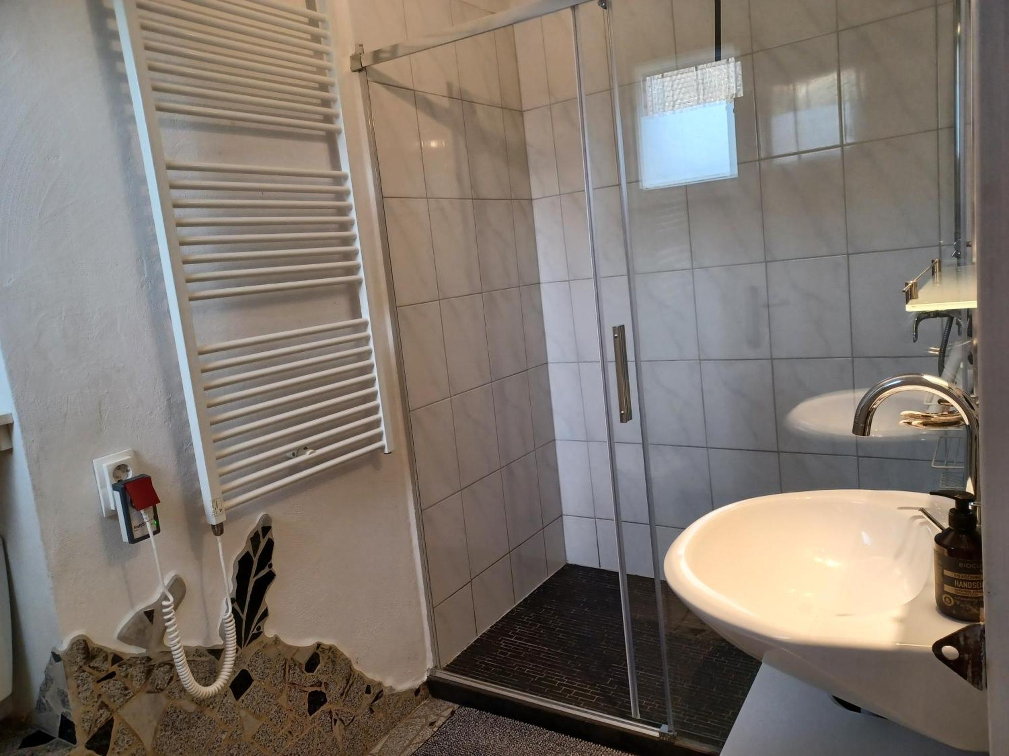 Apartment Ehemalige Bibliothek Fuer 2 Mit Kueche Kamin Netflix Parken Und Hofladen