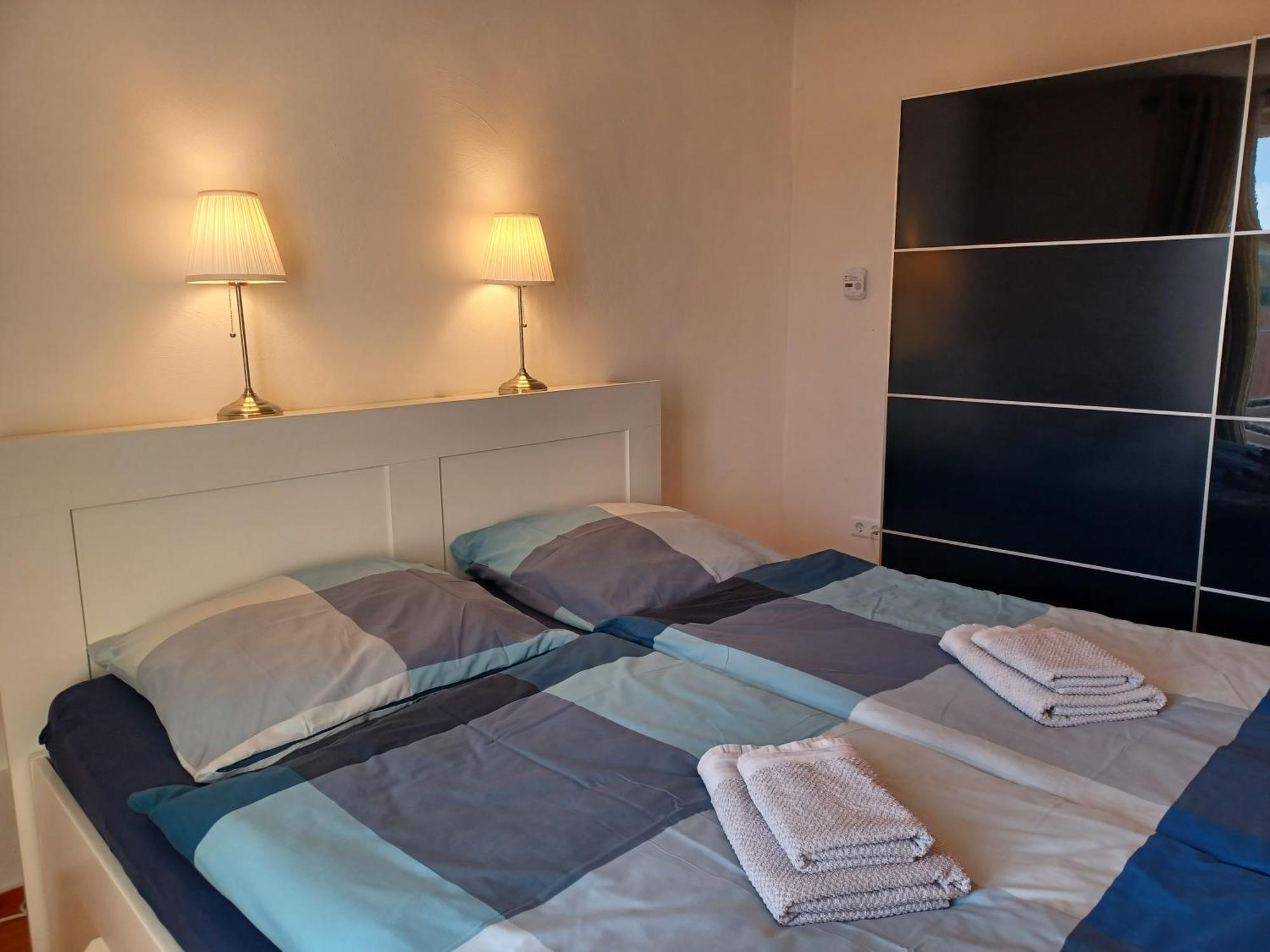 Ehemalige Bibliothek Fuer 2 Mit Kueche Kamin Netflix Parken Und Hofladen